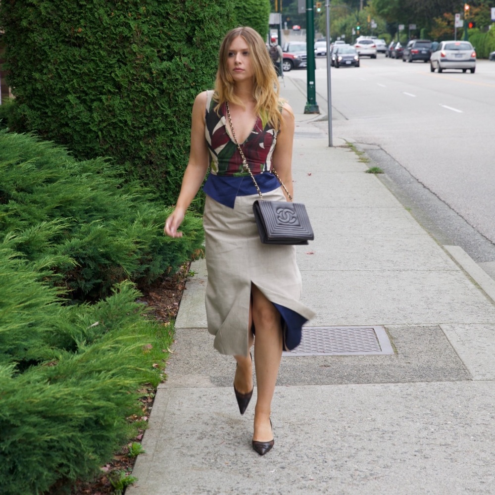 Tan Sleeveless Sheath Dress with Plunge Neckline - Picture 7 of 8